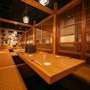 2つのフロアで、ビジネス・プライベートと柔軟に対応。多くのシチュエーションで利用できるお店。最大32名利用可能な大部屋もあり、グループ・団体にも対応可能です。