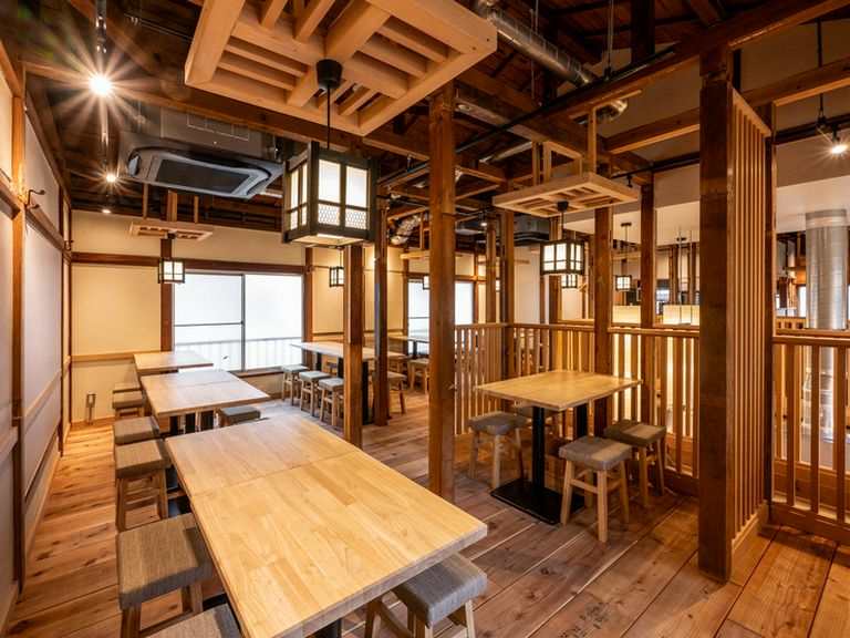 最大100名までの貸切が可能で、大人数の宴会にも最適