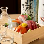 落ち着いた雰囲気の中で、記念日ディナーを食べたいときにぴったりです。炭火でじっくり焼き上げた料理や新鮮な旬食材を使った季節の逸品が揃い、目も舌も楽しませてくれます。