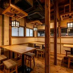 木の温もりに包まれた空間で、相手との信頼関係を深める