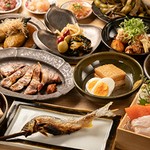 季節の食材をふんだんに使用した飲み放題付きコース