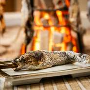 料理人の地元では、川魚を食べることが珍しくなく、旬の時期にはその新鮮さを求める人も多いとか。「季節ならではの味覚を堪能することで、自然の恵みを知ってほしい」と話します。