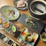 刺身3種
前菜と肴
6種盛り合わせ
土鍋ごはん
うなぎ蒲焼き
うなぎ白焼き
炉端焼き野菜2種
原始焼き鮮魚1種
炉端焼き 奥浜名湖 富嶽白鶏炭焼き
柚子シャーベット