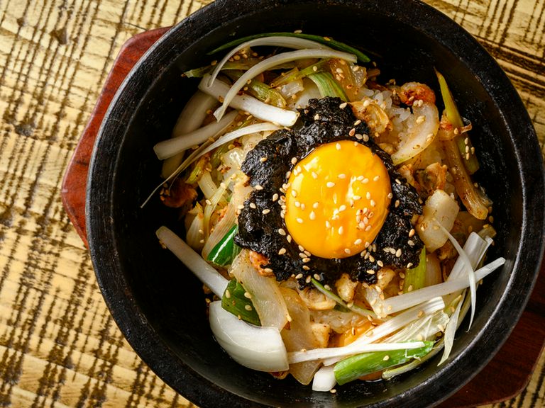 本場の料理人が手がける韓国料理も逸品
