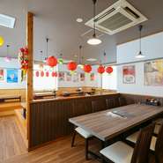 毎日食べても食べ飽きない、本場仕込みの一皿に出合える中華料理店です。ランチもディナーも充実の品揃えを誇り、飲み放題付きコースも充実しています。72台の駐車場が完備されているのも魅力です。