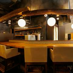 カウンター特権を楽しめる空間。カウンターだけで登場するお酒も