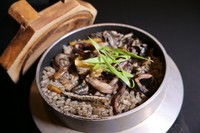イカとチーズのイカ墨釜飯