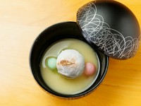 香川県を中心に、選りすぐりのお酒を取り揃えています。“こんなお酒があったんだ”と、お酒という角度でも四国の魅力を再発見できます。