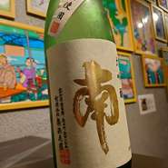 高知県　南酒造場　南　大吟醸　山田錦

兵庫県産山田錦を使用して低温発酵で醸された
大吟醸酒。
華やかな香りとコクのある上品な甘みがあり、
南らしいどっしりとした味わいを楽しめる
高知のお酒