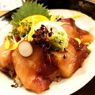 香川県引田の『百年はまち』を使用した
はまち丼。
ランチの限定メニューの他に数量限定で
夜にも登場？！