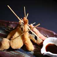瀬to菜人気メニュー【串揚げ】
季節の食材から定番食材、変わり食材まで多数ご用意
しております。