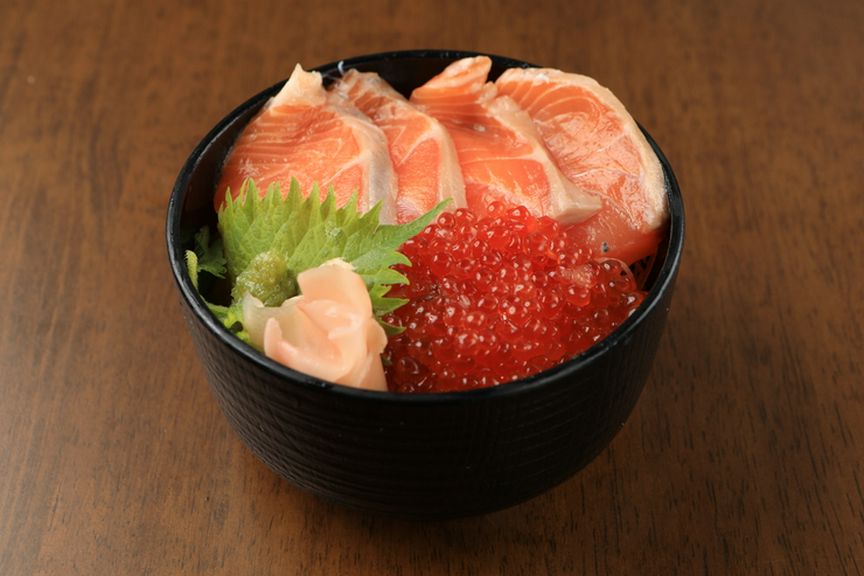 サーモンいくら丼