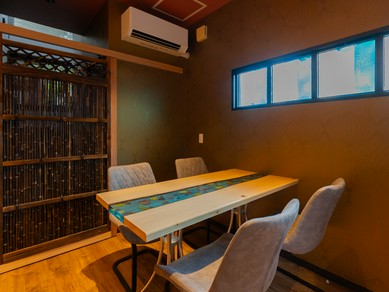照国町の隠れ家的空間に、さらに隠れ家感が高い個室を設え