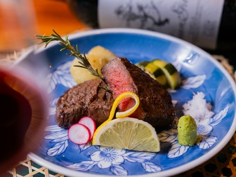 肉を食べる幸福感にひたれる！『黒毛和牛イチボのステーキ』