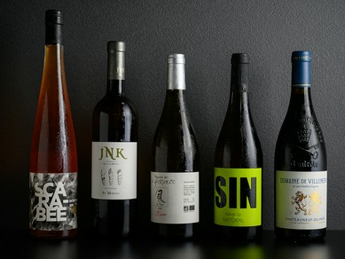 初心者も気軽にオーダーできる、ナチュラルワインをラインナップ
