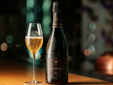 豊富なドリンクメニューが揃い、特にワインリストは圧巻