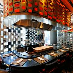 洗練されたデザインのカウンター席は3タイプ