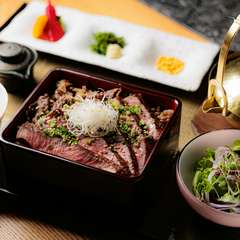 黒毛和牛の旨みと共に好みのアレンジで変化する至福『黒毛和牛ひつまぶし』