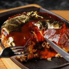 華やかさと味わい深さを兼ね備えた『カナダ産オマール海老のお好み焼き』