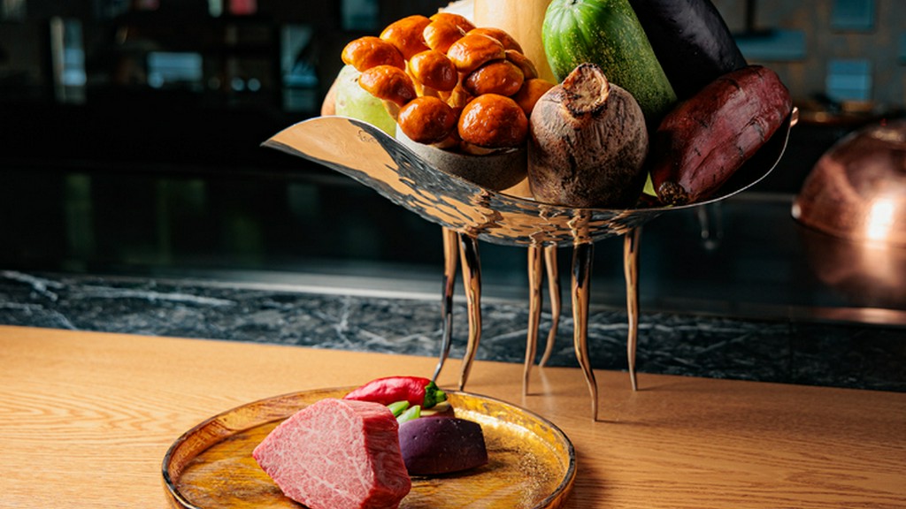 肉と野菜との味わいが一体となる『黒毛和牛ステーキと焼き野菜』