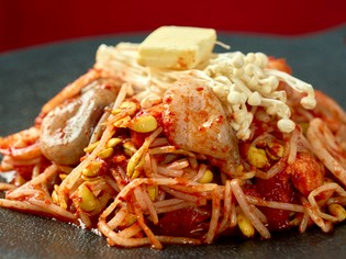 多彩な食感と旨みを堪能できる、看板メニュー『チュクミ』