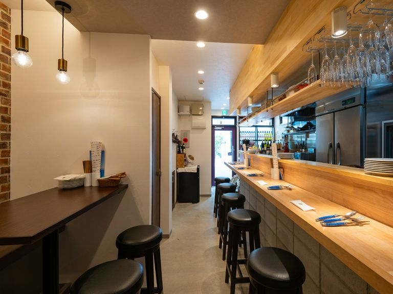 フラッと気ままに立ち寄りたくなるカウンター