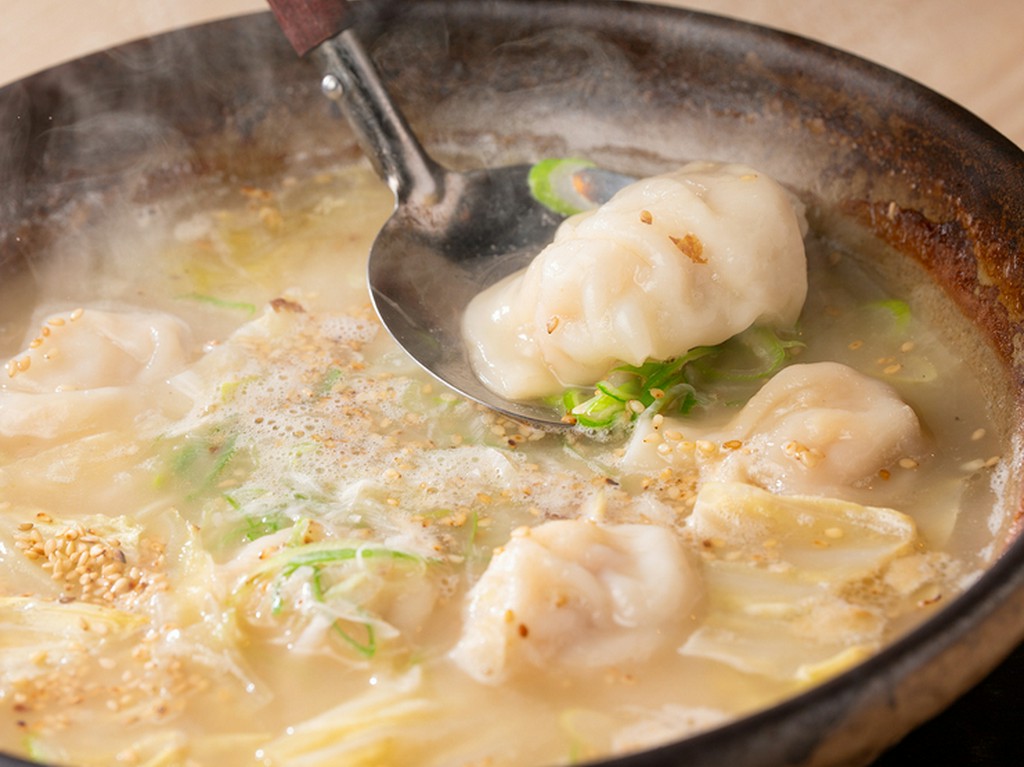 各地から厳選した旬の食材を使った、多彩なメニュー