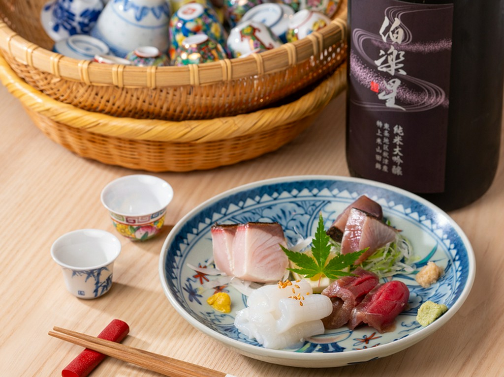 お酒はひと工夫凝らした提供で、もっと楽しいひと時を演出