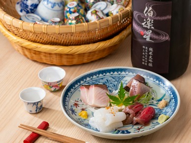 お酒はひと工夫凝らした提供で、もっと楽しいひと時を演出