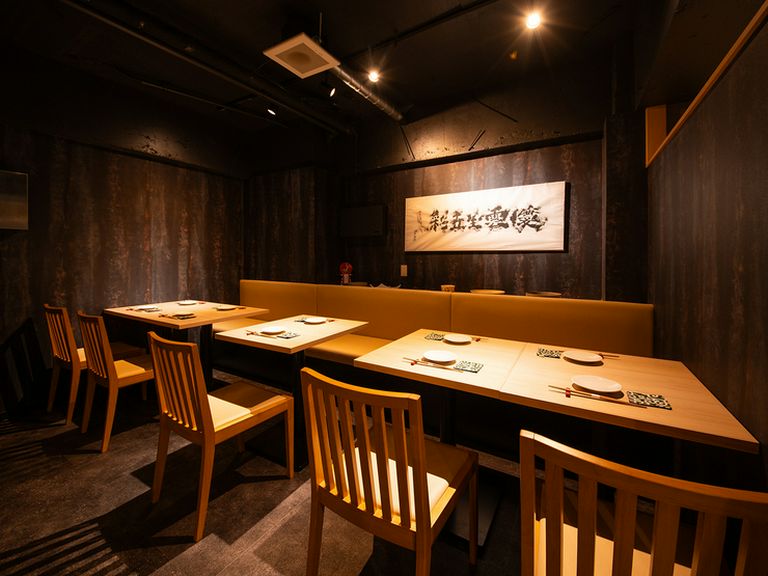 おいしい料理を囲み、会話が弾む時間を満喫