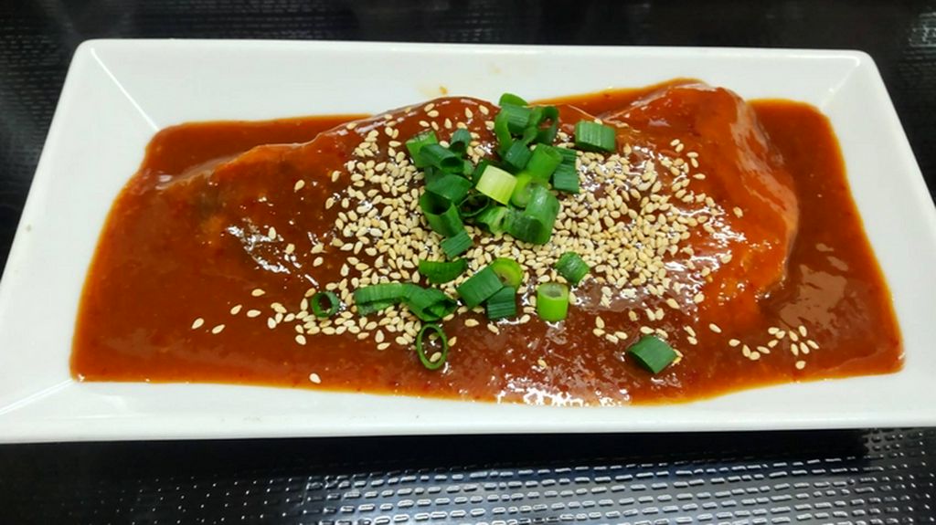 豪華な味わいを楽しめる、特別な一皿『築地直送希少マグロ頬肉』