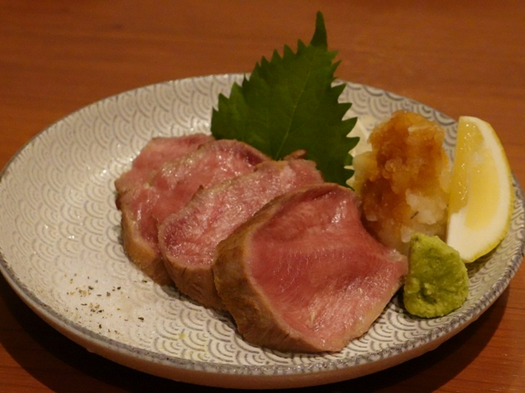 低温調理の柔らか牛タン