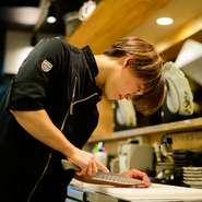 「能登牛などの高品質なお肉を、落ち着きある空間で堪能して欲しい」と語る辻口氏。ゆっくりできる空間づくりのほか、満足感のある料理、きめ細やかなサービスを提供しています。