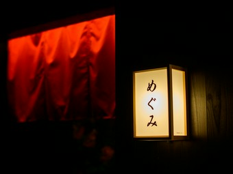 朝8時まで営業。銀シャリと厚切りタンが自慢の焼肉店