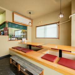 気の合う友人や職場の仲間と共に、楽しいひとときを過ごす