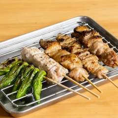 香りと旨みが口いっぱいに広がる『焼鳥各種』