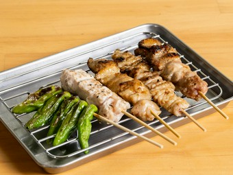 香りと旨みが口いっぱいに広がる『焼鳥各種』