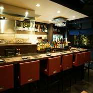 中目黒駅から徒歩2分という好アクセスながらも、ビルの5階に入っているため、一見しただけでは見つけづらい居酒屋。そのため知る人ぞ知る、隠れ家的な雰囲気をまとっています。
