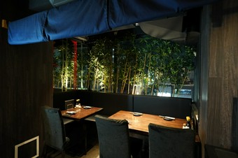 伝統的な郷土料理やバラエティー豊かな地酒と出合える居酒屋