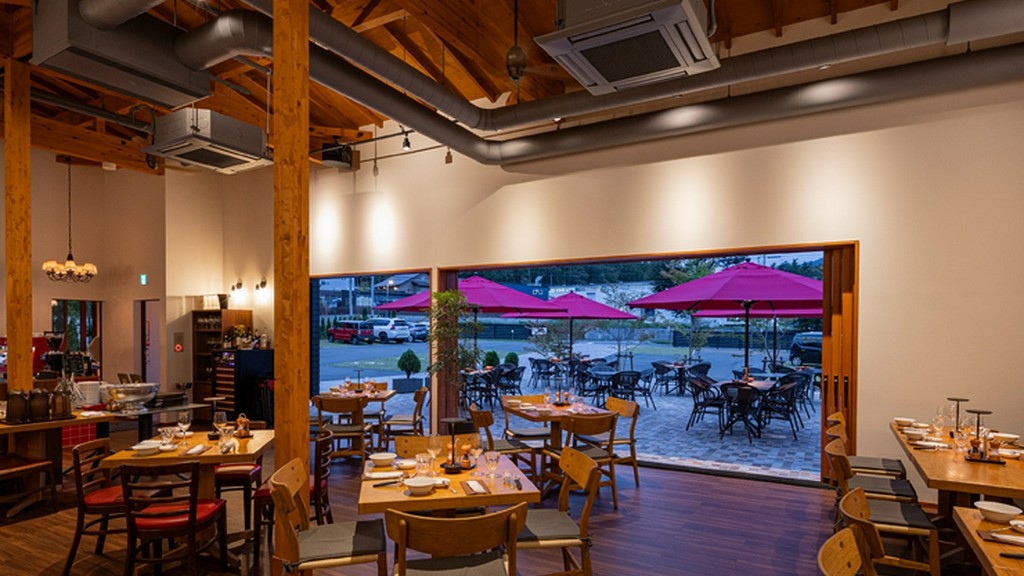 ロマンチックな雰囲気に包まれ、炭火香るオシャレなデート