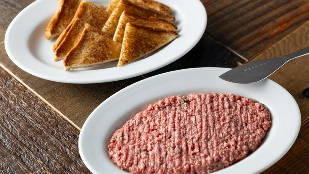 レアな旨みと食感を楽しむ前菜『黒毛和牛のタルタル』