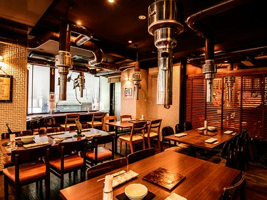 全席テーブル席。ゆったりした空間で焼肉が楽しめます