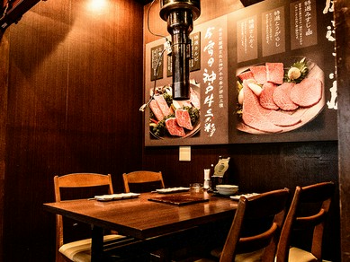 ≪個室完備≫半個室のお席はブラインドで仕切ることができます
