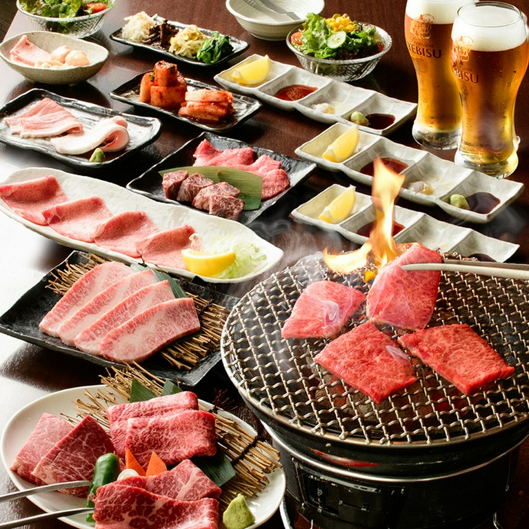 （神戸牛カルビ、ハラミ、和牛ロース）、あかみうし3種（ヒレ、もも芯、くり）、肉汁溢れるホルモン3種