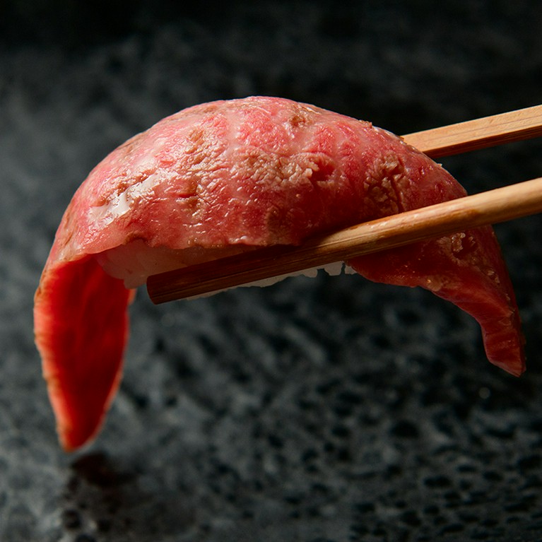 前菜、にぎり、赤身、希少部位、逸品、野菜、〆物、デザートまで全て堪能できる自慢のコースです。