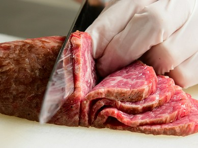 和牛の豊かな旨みが口いっぱいに広がる特撰銘柄黒毛和牛