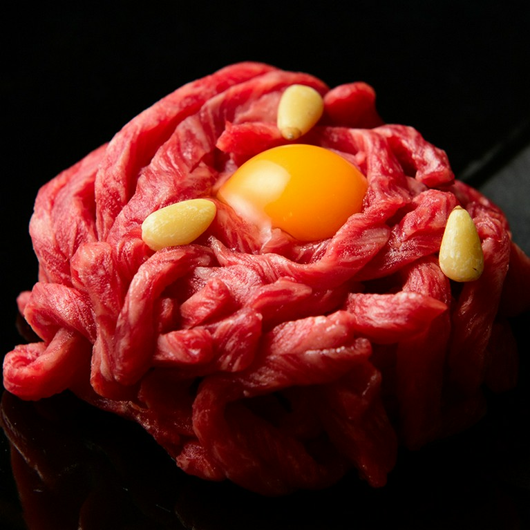 和牛炙りユッケ（タレ・塩）