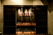 「あかみうし三種盛（ヒレ、くり、もも芯）」、神戸牛カルビ、上タン塩、肉汁溢れるホルモン3種盛など19品