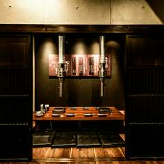 「あかみうし三種盛（ヒレ、くり、もも芯）」、神戸牛カルビ、上タン塩、肉汁溢れるホルモン3種盛など19品