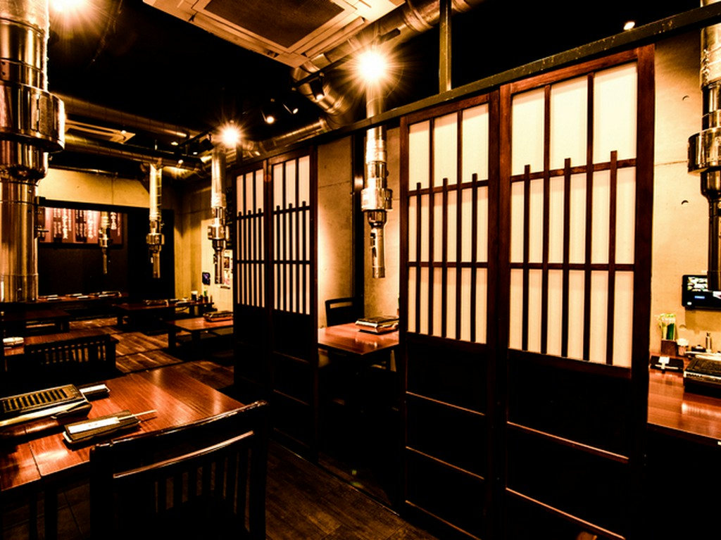 圧倒的満足感！和牛の豊かな旨みが口いっぱいに広がる名物の大判サーロイン握りに悶絶！